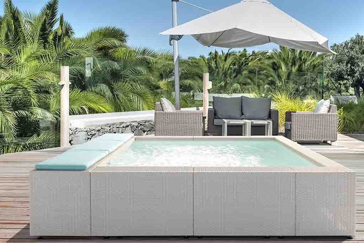 Ein Lounge-Pool von Laghetto, Modell „Playa“.