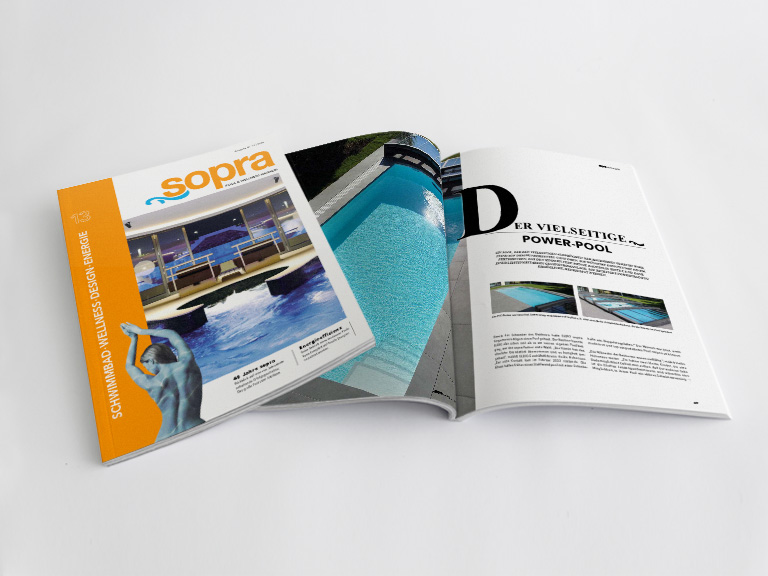 Ein Bild das zwei Exemplare des sopra Magazins 13 zeigt – eins davon aufgeschlagen.